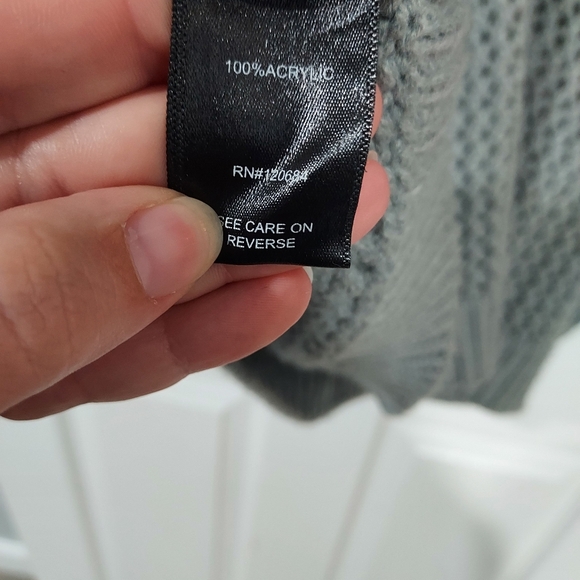 Torrid Pink Heart Gray Crochet Pullover Scrop Neck Sweater in Size 3 / 22-24 - Picture 11 of 12